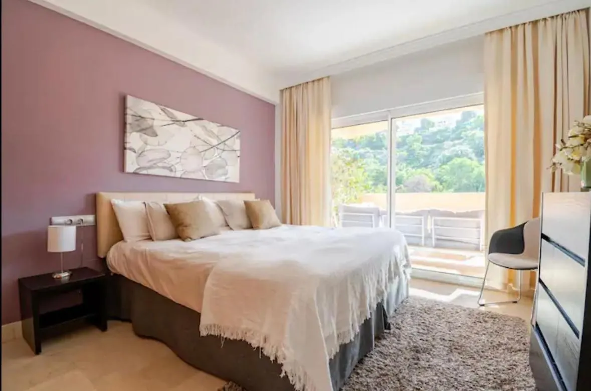 Luxury 2 Bedroom Apartment, Close To The Sea And The Golf Course, Aloha Hills Club Property Marbella