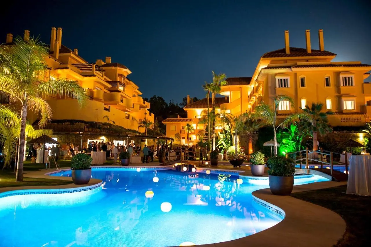 Luxury 2 Bedroom Apartment, Close To The Sea And The Golf Course, Aloha Hills Club Property Marbella