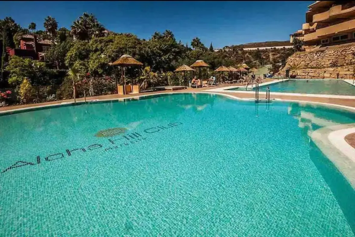 Luxury 2 Bedroom Apartment, Close To The Sea And The Golf Course, Aloha Hills Club Property Marbella Spain
